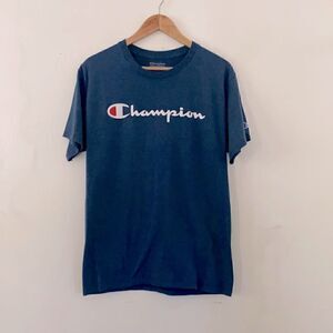 Men's champion shirt EUC 
